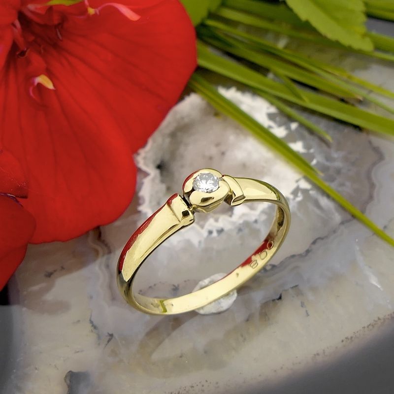 Image 2 of Gold solitaire ring with diamond | 0.08 ct.