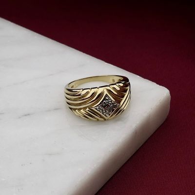 Gold Ring with Ribbed Pattern and Diamond; 0.02 ct; 14K; Size 17.5 Image 2 of Gold Ring with Ribbed Pattern and Diamond; 0.02 ct; 14K; Size 17.5