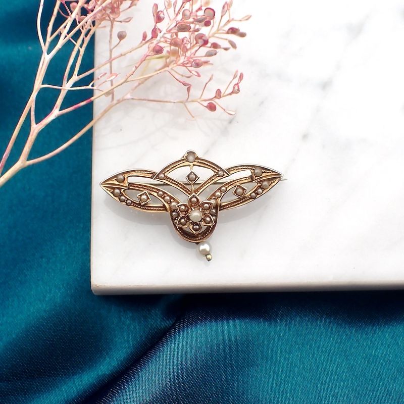 Image 10 of Antique gold Victorian brooch with pearls