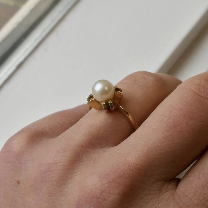 Image 9 of Gold ring with pearl