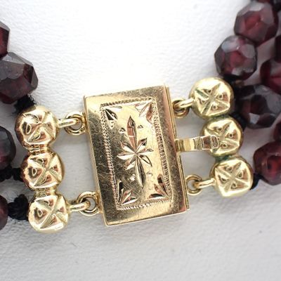 Image 2 of Vintage garnet bead necklace with gold ornamental clasp | 37 cm