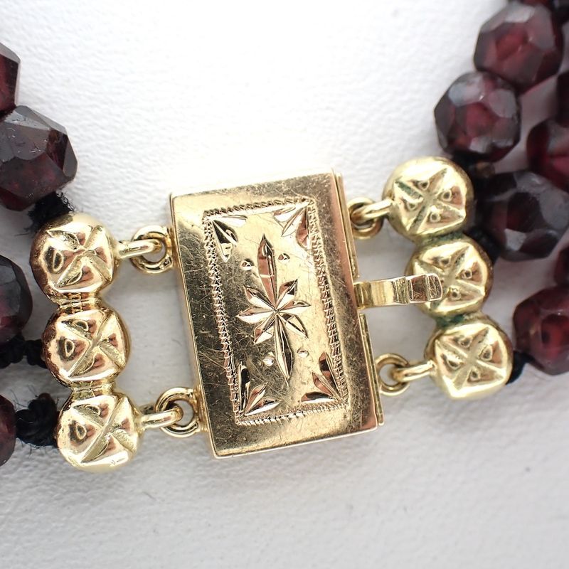 Image 2 of Vintage garnet bead necklace with gold ornamental clasp | 37 cm