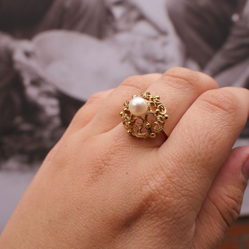 Image 4 of Gold ring with pearl
