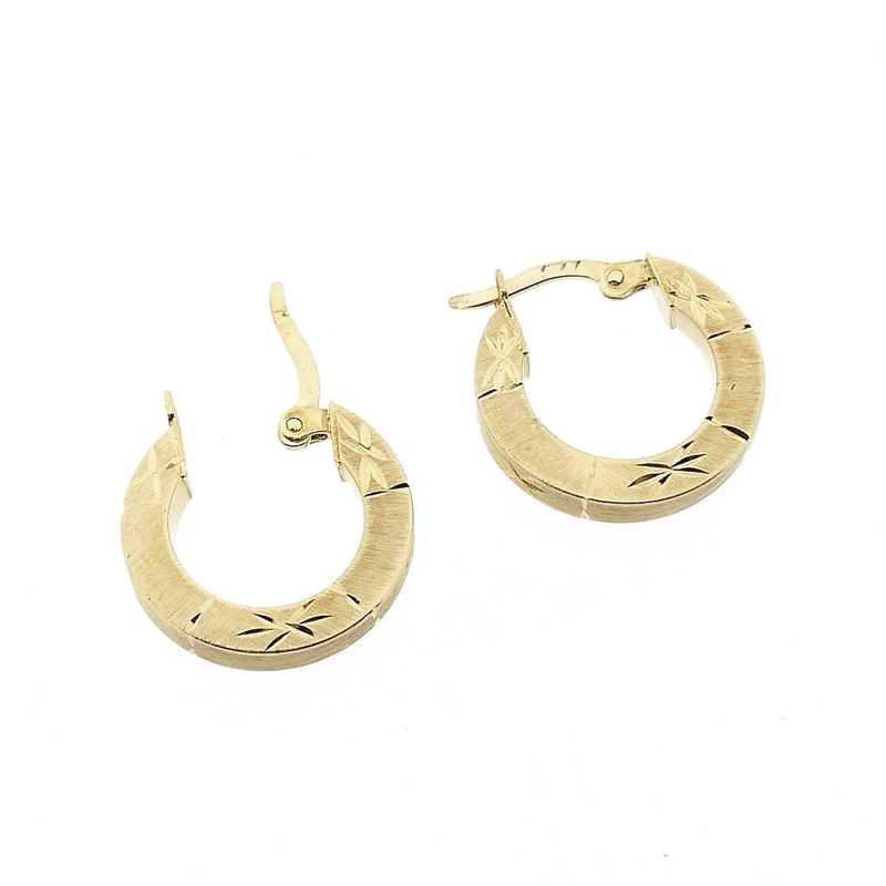 Afbeelding 7 van Gematteerd gouden oorringen met diamantslijpsel | 16.7 mm 