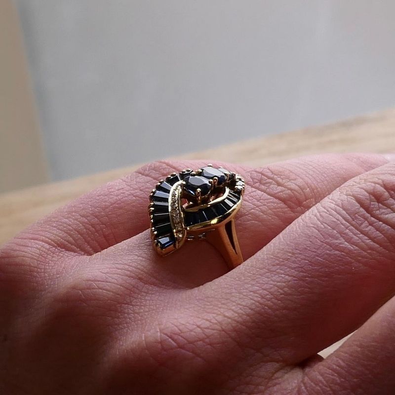 Image 8 of Gold ring with sapphires and diamonds; 0.10 ct.