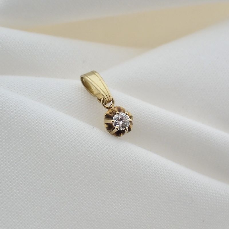 Image 4 of Gold pendant with diamond | 0.15 ct.