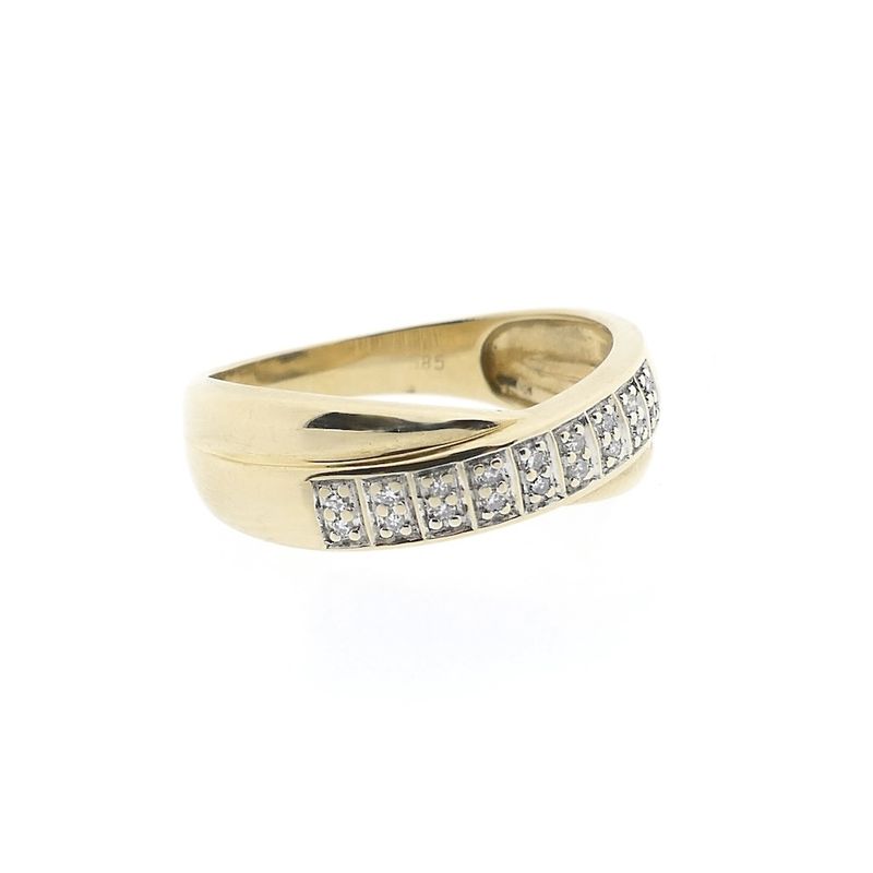 Image 6 of Gold ring with diamond; 0.09 ct.