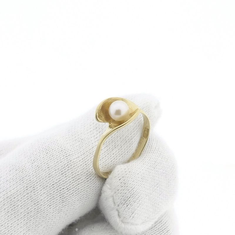 Image 9 of Vintage gold ring with pearl