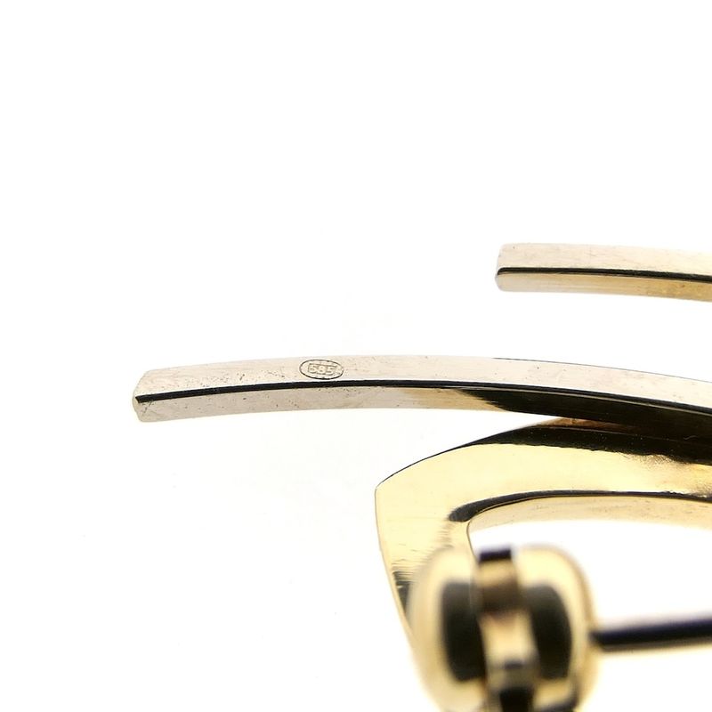 Image 7 of Two-tone dynamic brooch with diamond; 0.05 ct.