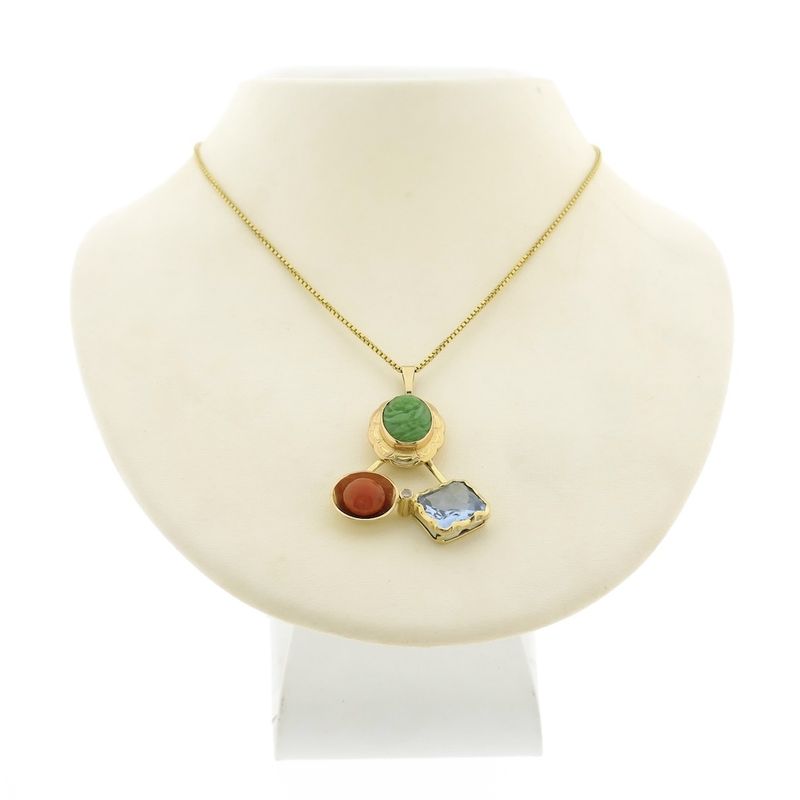 Image 3 of Vintage gold pendant with cluster of gemstones