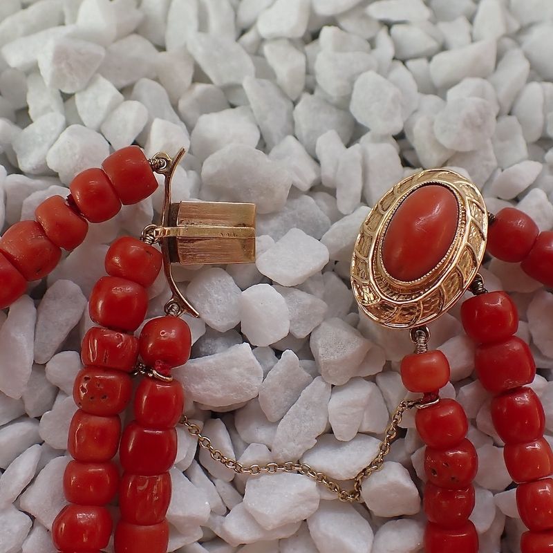 Image 5 of Red coral beads bracelet with gold clasp; Antique | Ø 64mm