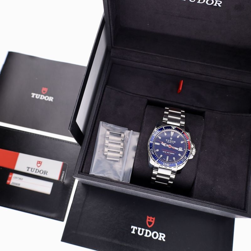 Image 17 of Tudor Hydronaut II 20060B; Automatic men's watch