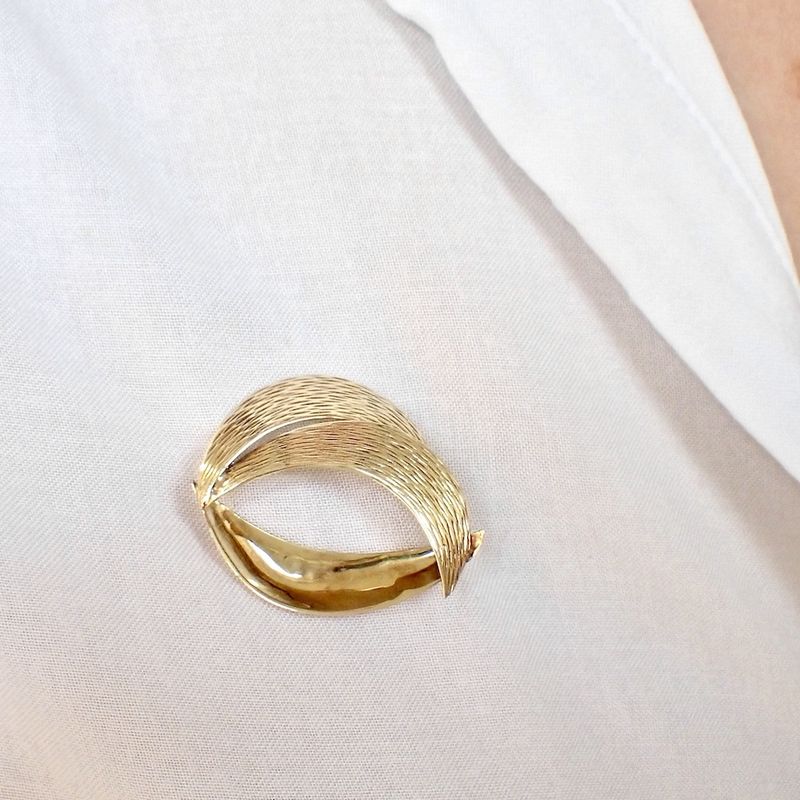 Image 4 of Vintage gold fantasy brooch