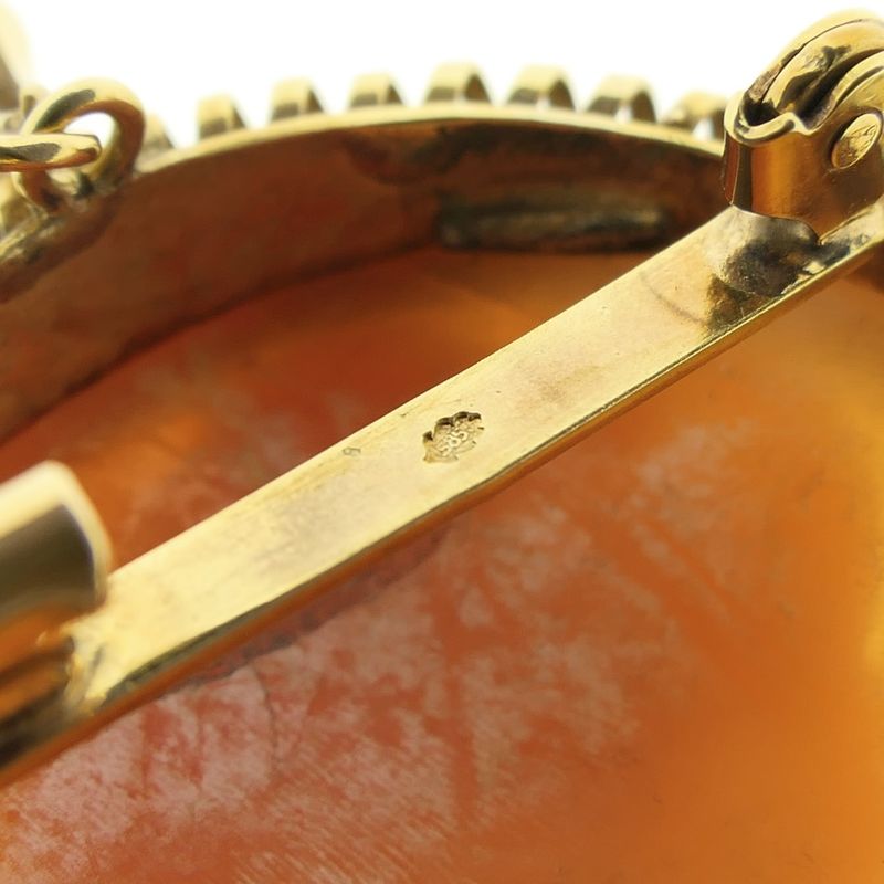 Image 6 of Antique gold brooch/pendant with cameo