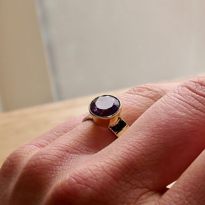 Image 7 of Gold ring set with a synthetic gemstone