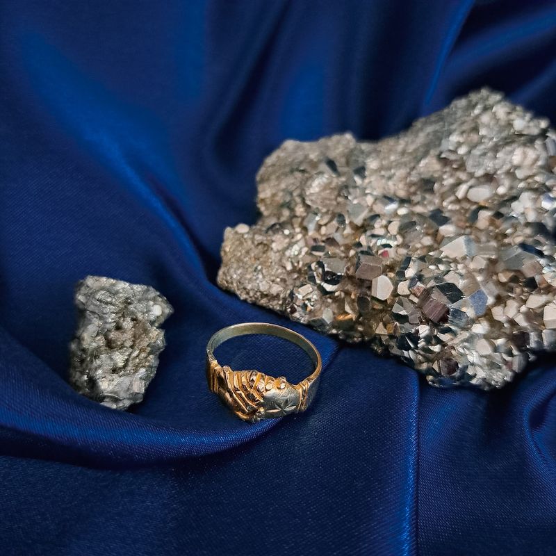 Image 2 of 18 carat gold ring with two holding hands