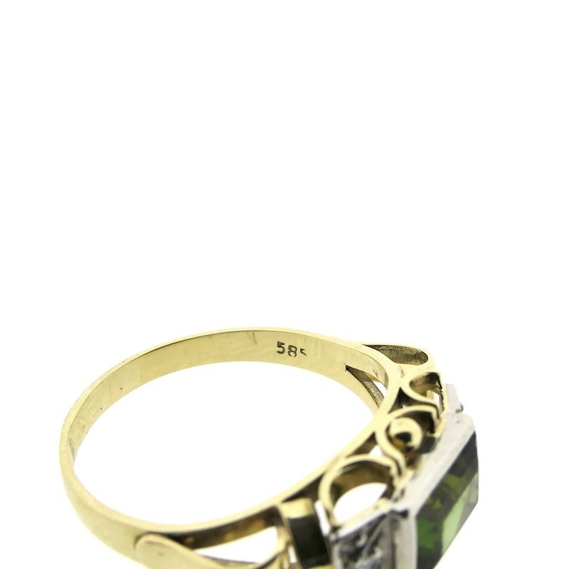 Image 5 of Vintage gold ring with peridot and diamonds; 0.04 ct.