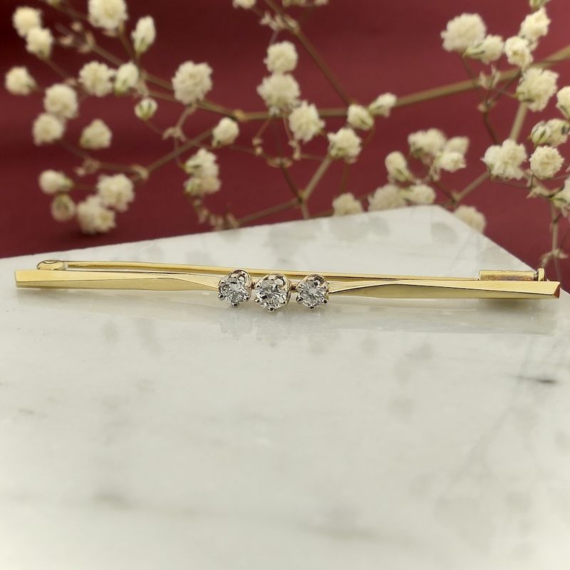 Image 2 of Gold brooch with diamond