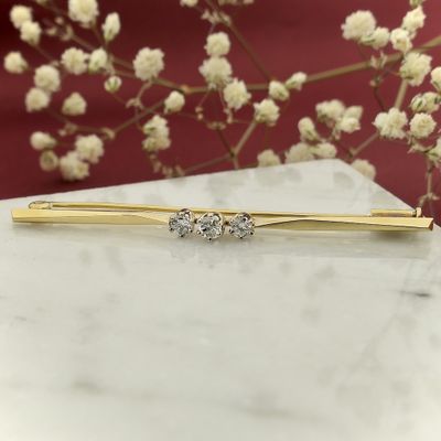 Gold brooch with diamond Image 2 of Gold brooch with diamond