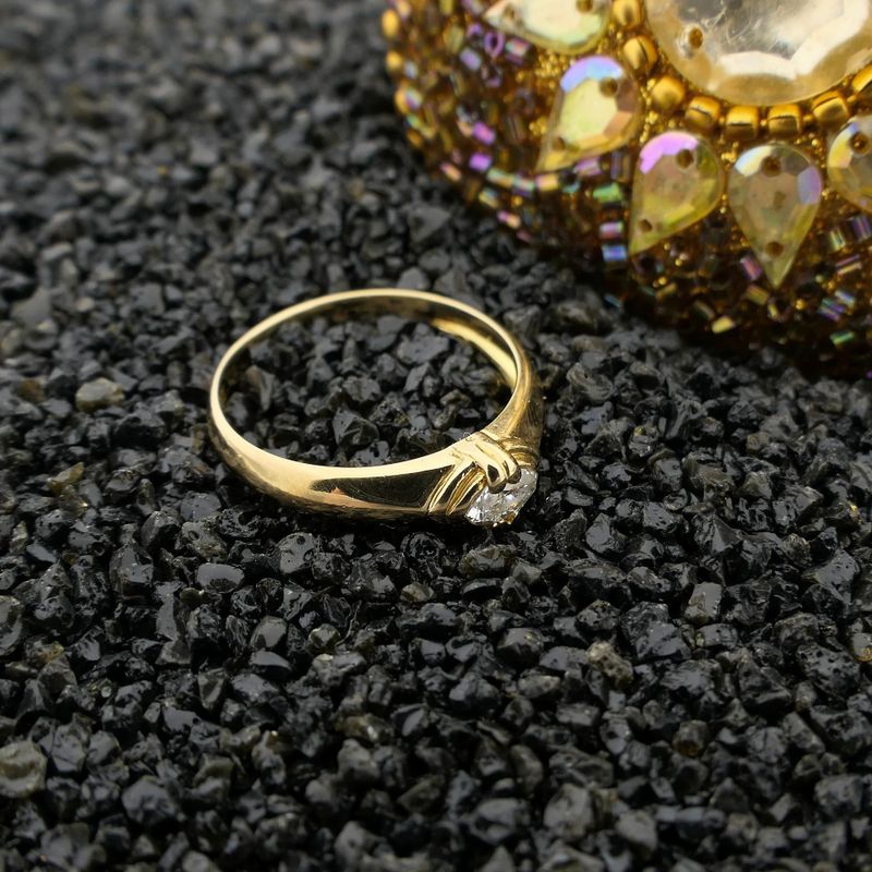 Image 2 of Gold solitaire ring with diamond; 0.20 ct.