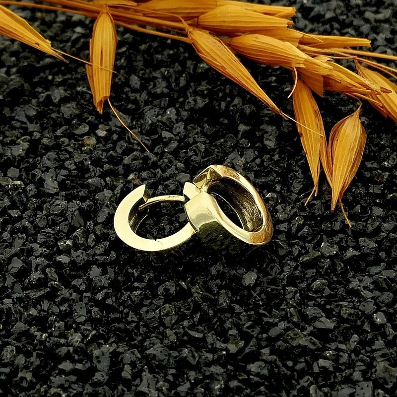 Image 2 of Gold hinged hoop earrings | Ø 12.4 mm