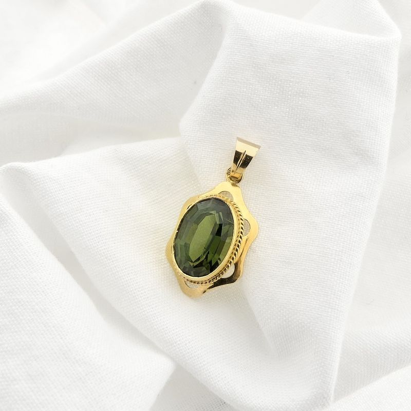 Image 4 of Gold pendant with peridot stone