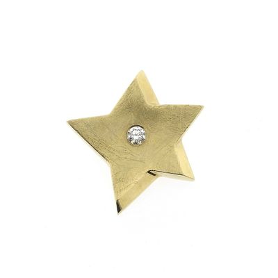 Gold star pendant with diamond; 0.14 ct. Image 2 of Gold star pendant with diamond; 0.14 ct.
