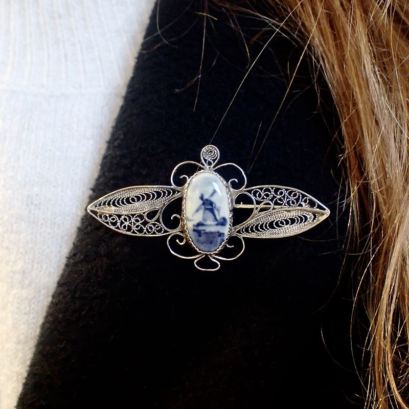 Image 9 of Silver old Dutch brooch with Delft blue
