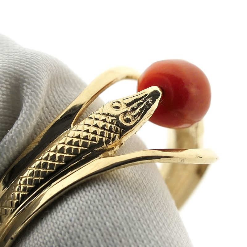 Image 3 of 18 ct. Vintage gold ring of sturgeon with red coral