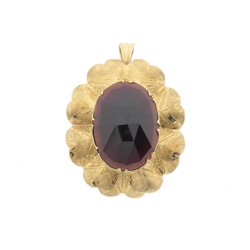 Image 1 of Vintage gold pendant/brooch with garnet