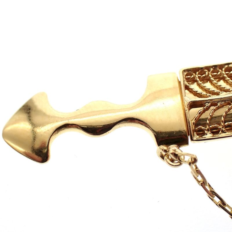Image 3 of Gold brooch of an Arab dagger