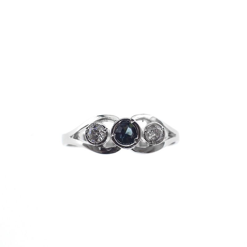 Image 3 of Silver ladies ring with zirconia