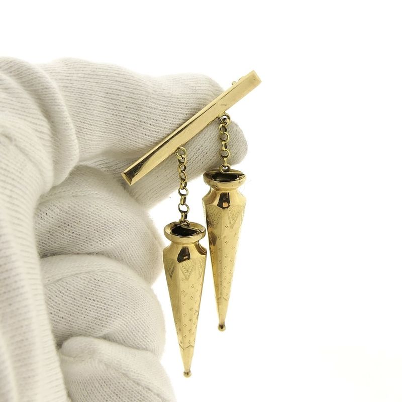 Image 6 of Gold brooch with knitting caps