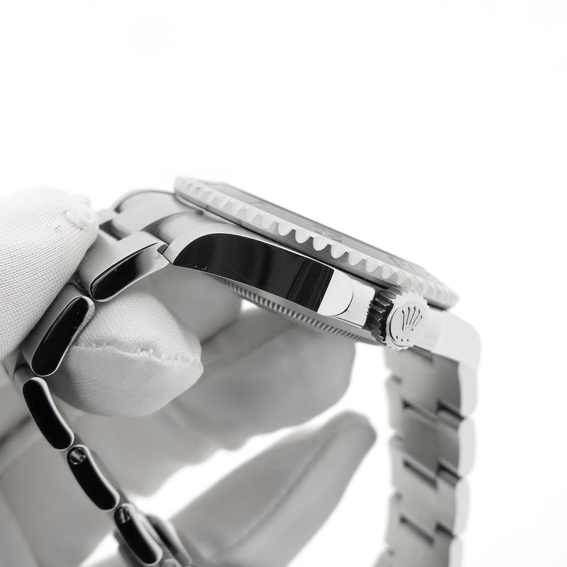 Image 14 of Rolex Submariner 'No-Date' 124060; Automatic men's watch