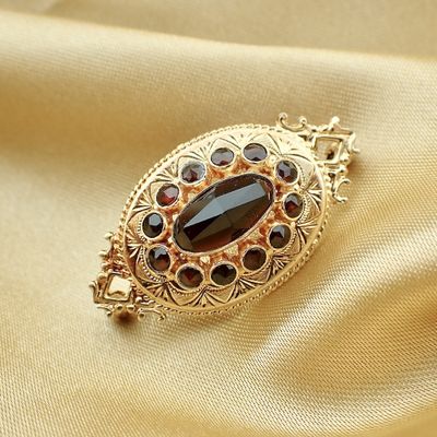 Image 2 of Antique gold brooch with garnet