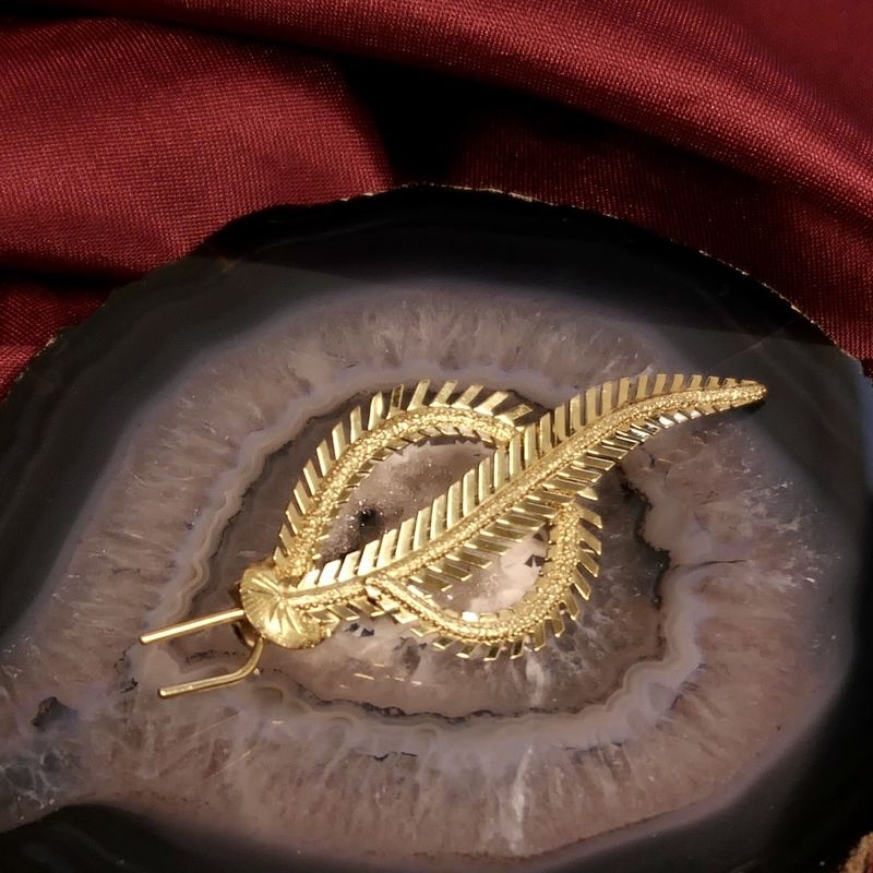 Image 7 of Vintage gold brooch of a feather