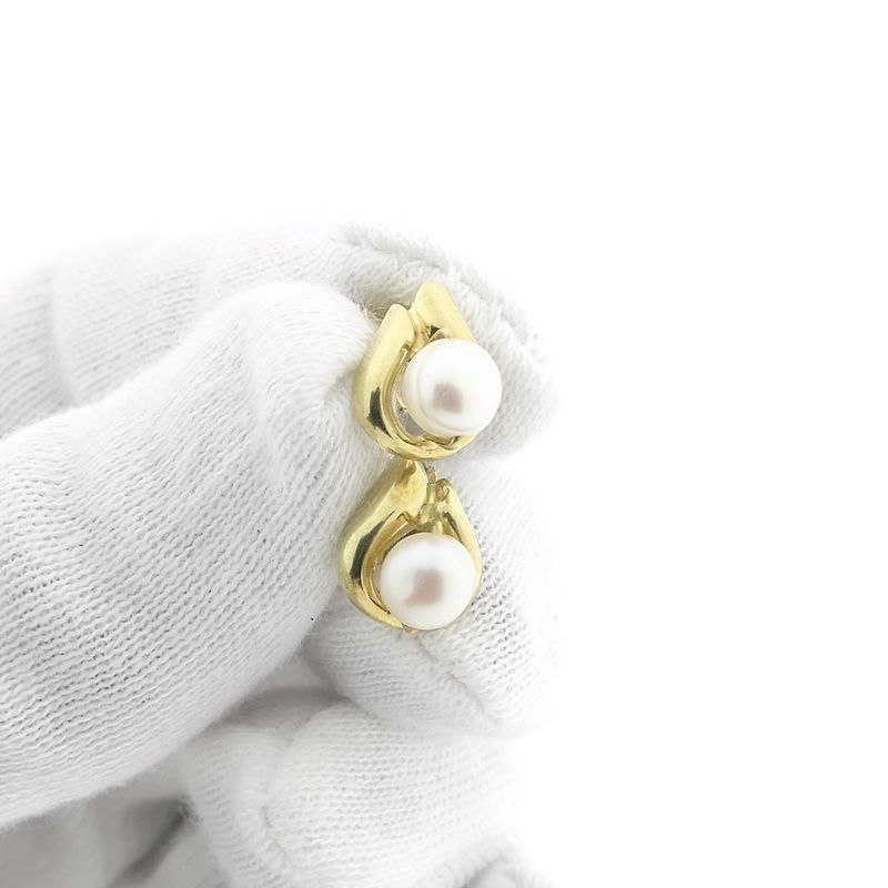 Image 12 of Gold stud earrings with pearl