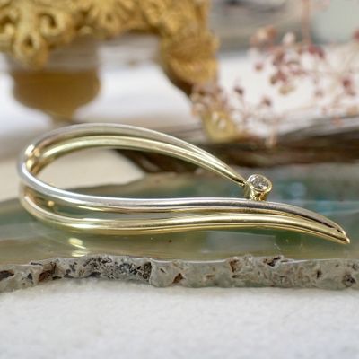 Image 2 of Two-tone fantasy brooch with diamond.
