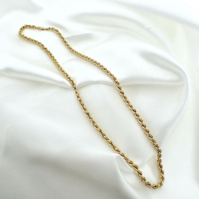 Image 2 of 18K Gold Twisted Link Chain | 61.5 cm