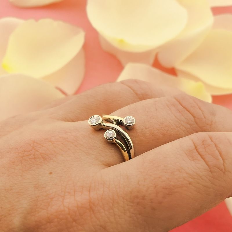 Image 5 of Two-tone ring set with diamonds | 0.18 ct.