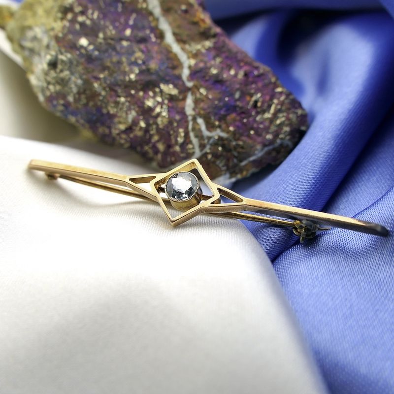 Image 2 of Vintage long rose gold brooch with aquamarine