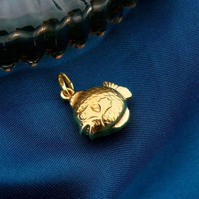 Image 2 of Gold pendant of a fish