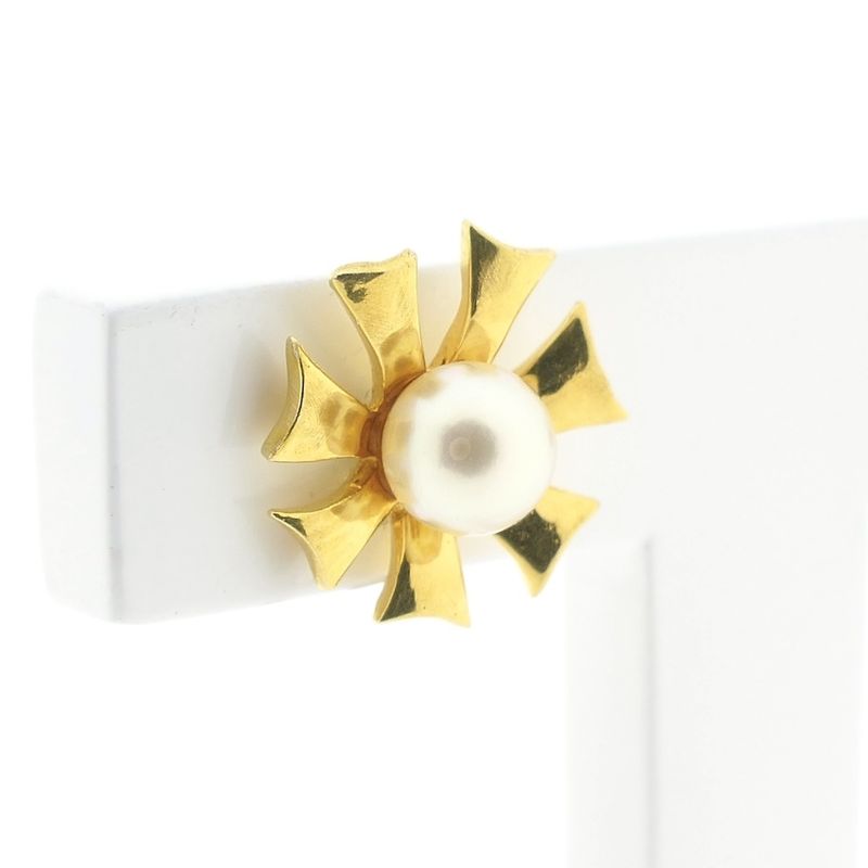 Image 4 of Gold floral stud earrings with pearl