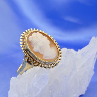 Vintage gold ring with cameo Image 2 of Vintage gold ring with cameo