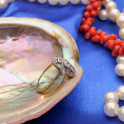 18Kt. Bicolor ring with rose-cut diamonds; Art Deco | Approx. 0.15 ct. Image 2 of 18Kt. Bicolor ring with rose-cut diamonds; Art Deco | Approx. 0.15 ct.