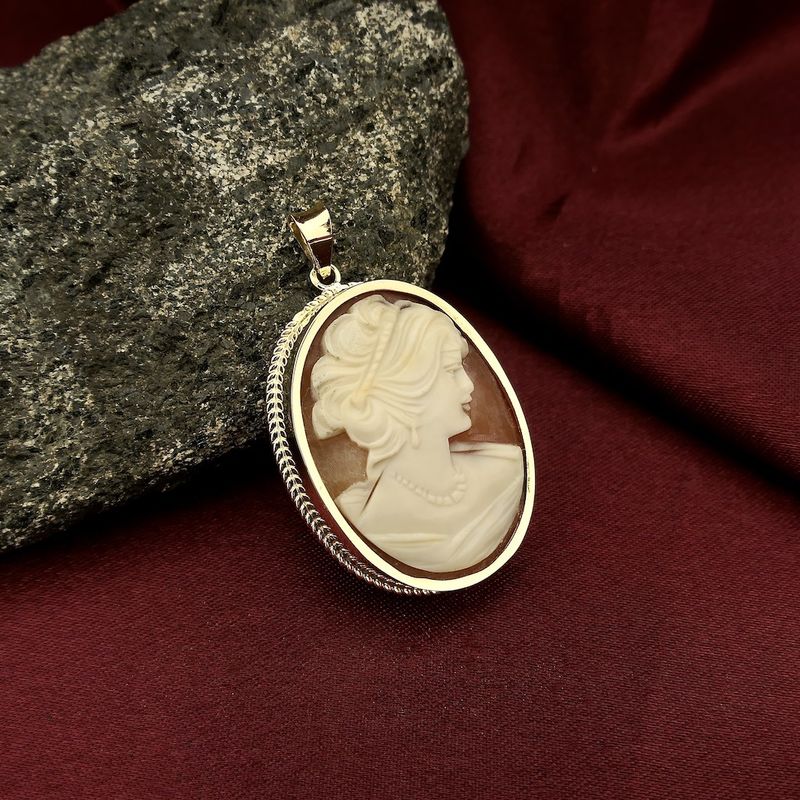 Image 2 of Vintage gold pendant with cameo
