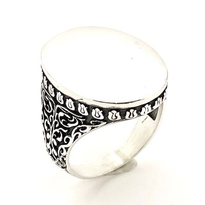 Image 1 of Silver signet ring in 'baroque' style