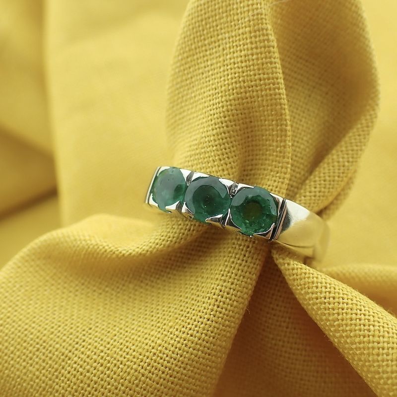 Image 8 of White gold ring with emerald