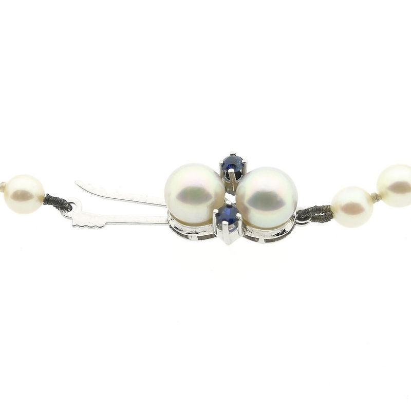 Image 8 of Pearl necklace with white gold clasp and sapphire | 49 cm