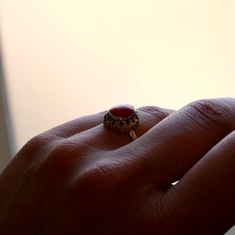 Afbeelding 10 van 8 karaat ring met bloedkoraal 